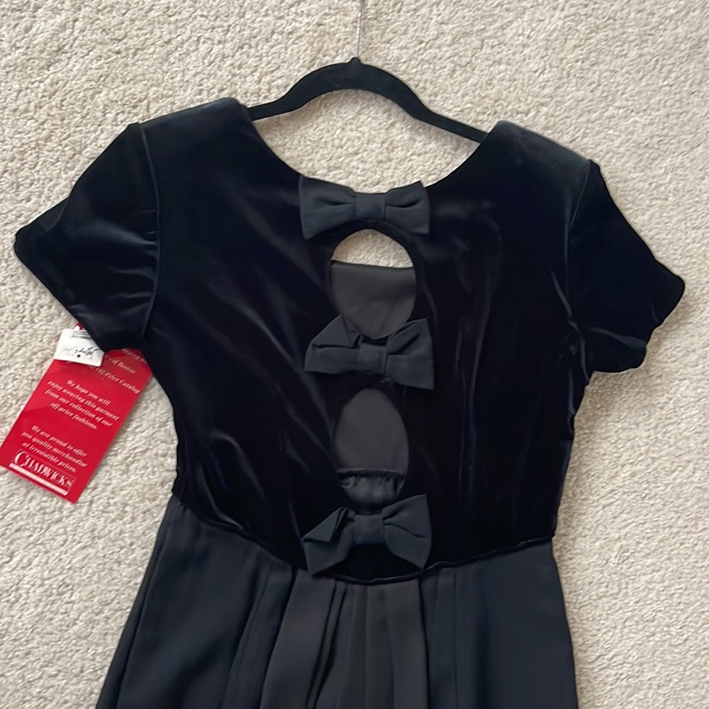 Jeffrey & Dara Evening by Tom Barra Black Velvet Bow Open Back Velvet Dress - 8